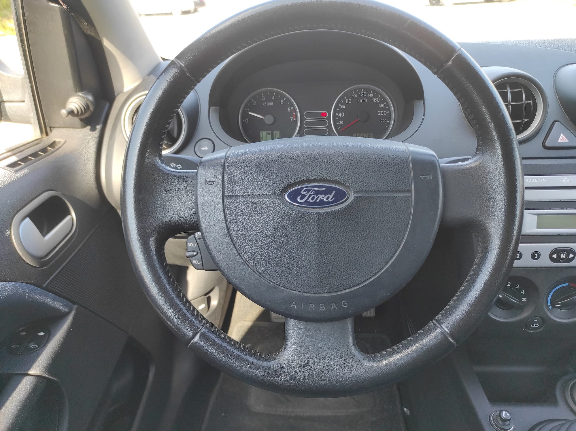 Ford Fiesta 2004 1.3 Ambiente - Automatix Motors - Voiture Occasion - Achat Voiture - Vente Voiture - Reprise Voiture